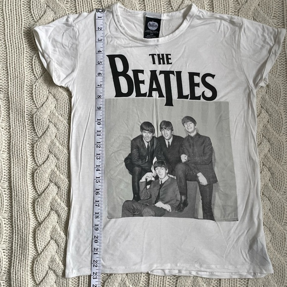 ⚡️3 for $20⚡️ The Beatles Graphic Band Tee Shirt - Picture 7 of 8